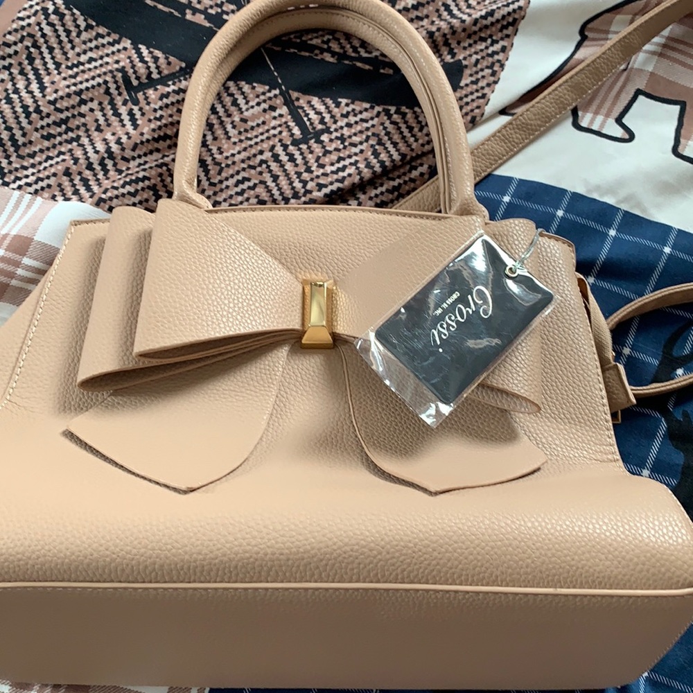 Crossi purse color says mauve